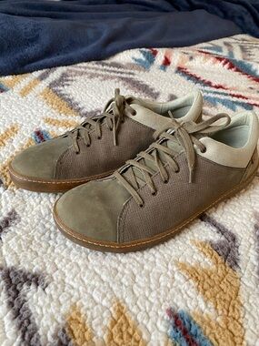 El Naturalista Olive/Tan Suede Low-Top Sneakers